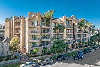 8544 Burton Way in Los Angeles, CA - Building Photo - Building Photo