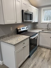 9 Woodville Cir, Unit 8 in Wakefield, MA - Building Photo - Building Photo