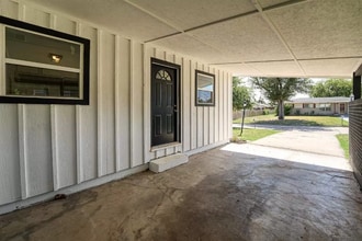 4305 NW Ridgecrest Dr in Lawton, OK - Building Photo - Building Photo