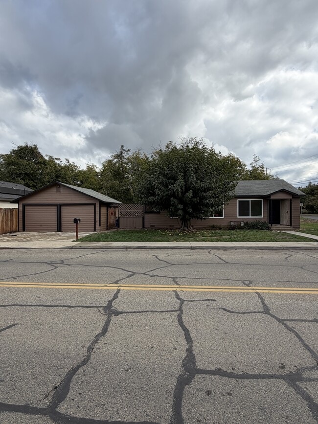 property at 910 E Tulare Ave