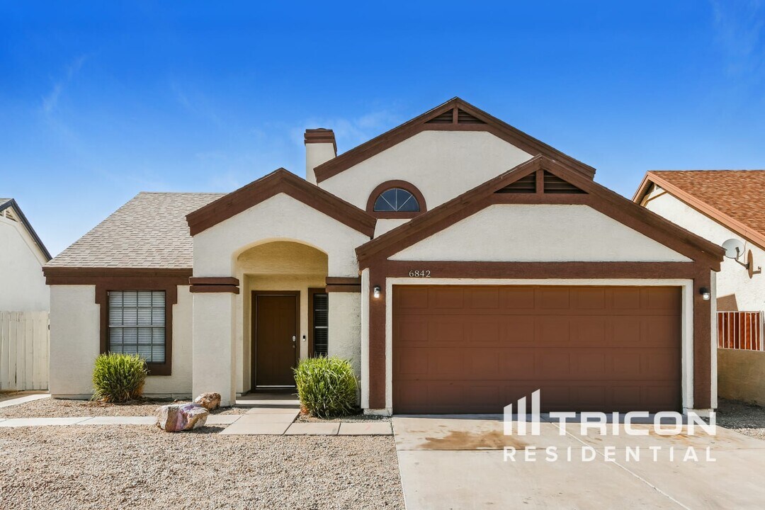 6842 N 78th Ave in Glendale, AZ - Building Photo