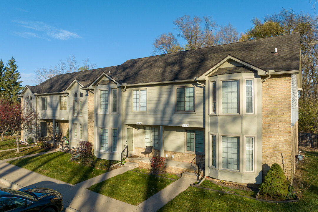 Merriwood Park Condos in Livonia, MI - Building Photo