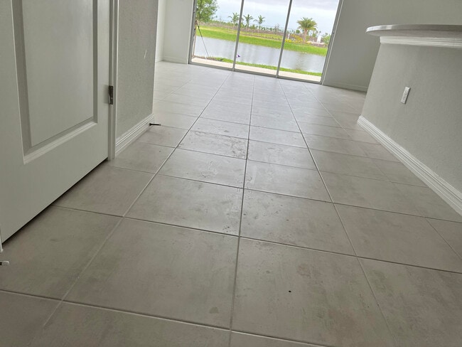8640 Lunar Skye St in Sarasota, FL - Foto de edificio - Building Photo