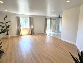 728 5th Ave in La Habra, CA - Foto de edificio - Building Photo