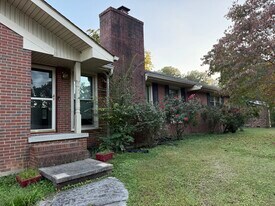 212 White Oak St in Rossville, GA - Building Photo