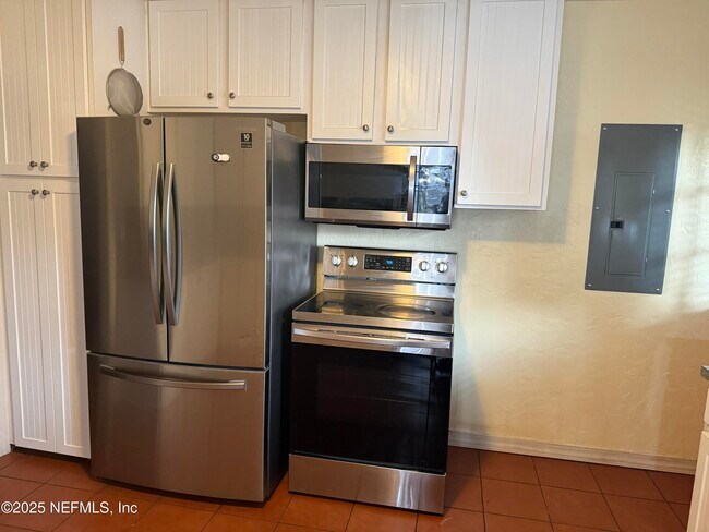 6946 Oakwood St in Jacksonville, FL - Building Photo - Building Photo