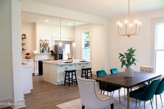 570 Monroe St in Madisonville, TN - Foto de edificio - Building Photo