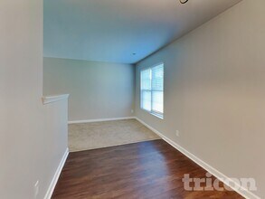 2004 Blue Rock Ct in Greensboro, NC - Foto de edificio - Building Photo