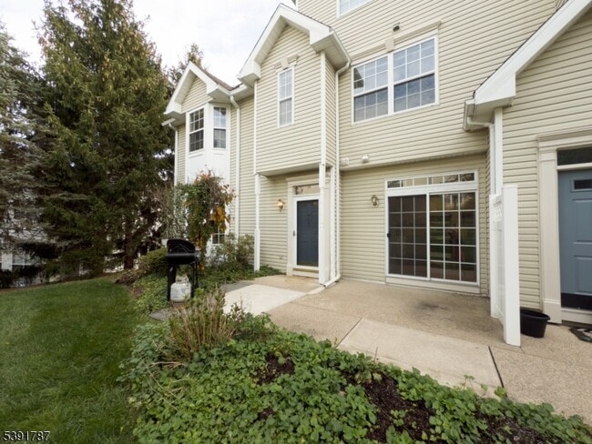 65 Wildflower Ln in Morristown, NJ - Building Photo - Building Photo