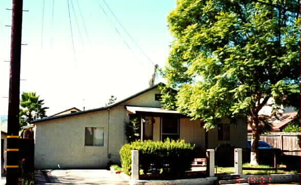 121-A B Apricot St in Oak View, CA - Foto de edificio - Building Photo