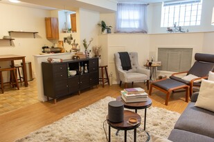 15 Naples Rd, Unit A in Brookline, MA - Building Photo