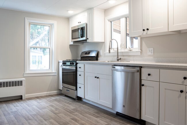 62 Union St, Unit A in Winooski, VT - Building Photo - Building Photo