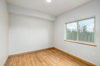1300 Telegraph Rd. in Bellingham, WA - Building Photo - Interior Photo