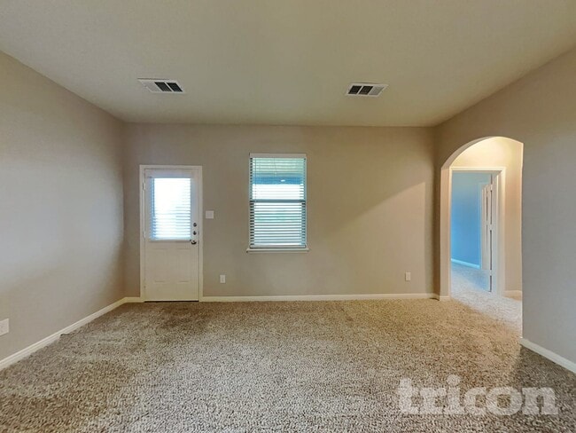 125 Bush Dr in Venus, TX - Foto de edificio - Building Photo