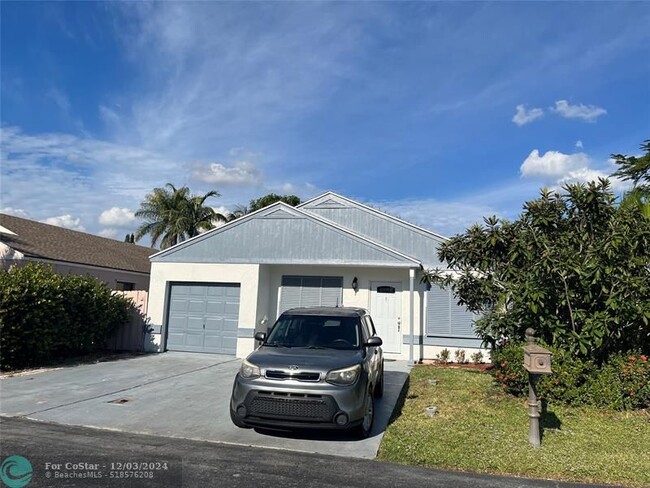 1 Mayfield Way in Boynton Beach, FL - Building Photo - Building Photo