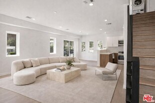 2115 Beachwood Terrace in Los Angeles, CA - Building Photo