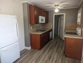 1368 S Shade Ave in Sarasota, FL - Building Photo - Building Photo