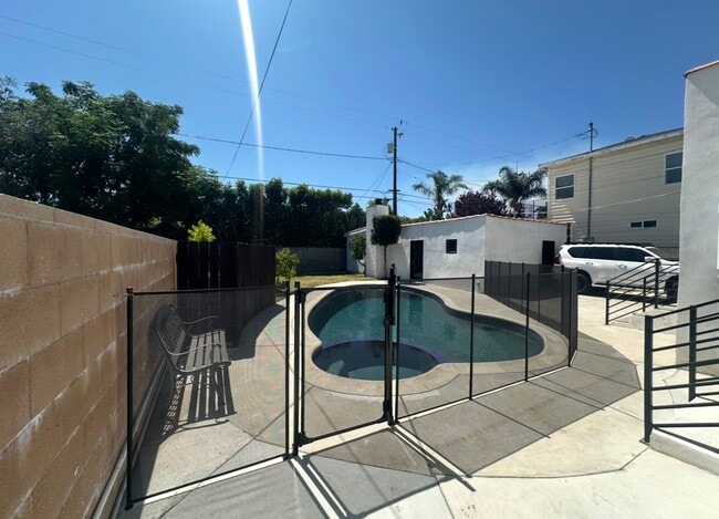 1113 N Pass Ave, Unit 1115