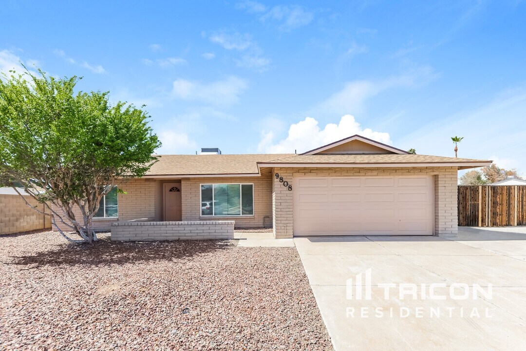 9808 N 49th Ln in Glendale, AZ - Foto de edificio