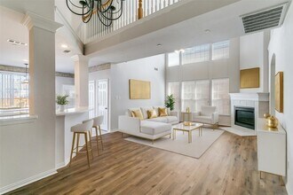 511 Poplar Ln in Irving, TX - Foto de edificio - Building Photo