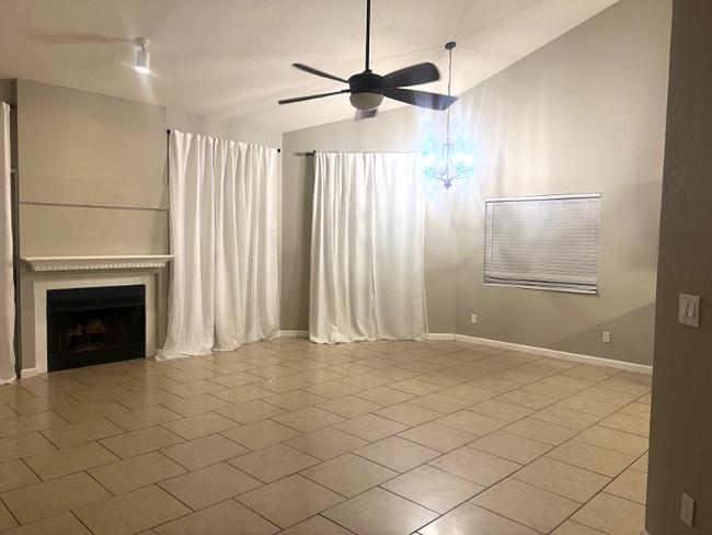 3001 W Hampshire Ct in Tucson, AZ - Foto de edificio - Building Photo