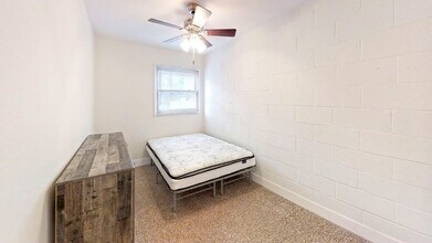 209 E Clark St in Champaign, IL - Building Photo - Building Photo