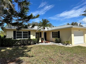 5521 Palm Aire Dr in Sarasota, FL - Building Photo - Building Photo