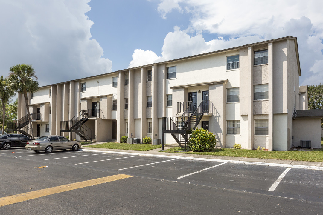 Sunterra Apartments in Ft. Myers, FL - Building Photo