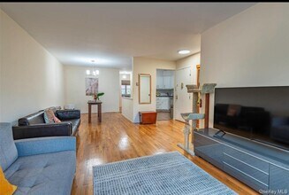 18-16 Bell Blvd in Queens, NY - Building Photo - Building Photo