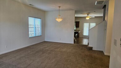 580 W Sunset St in Kingsburg, CA - Building Photo - Building Photo