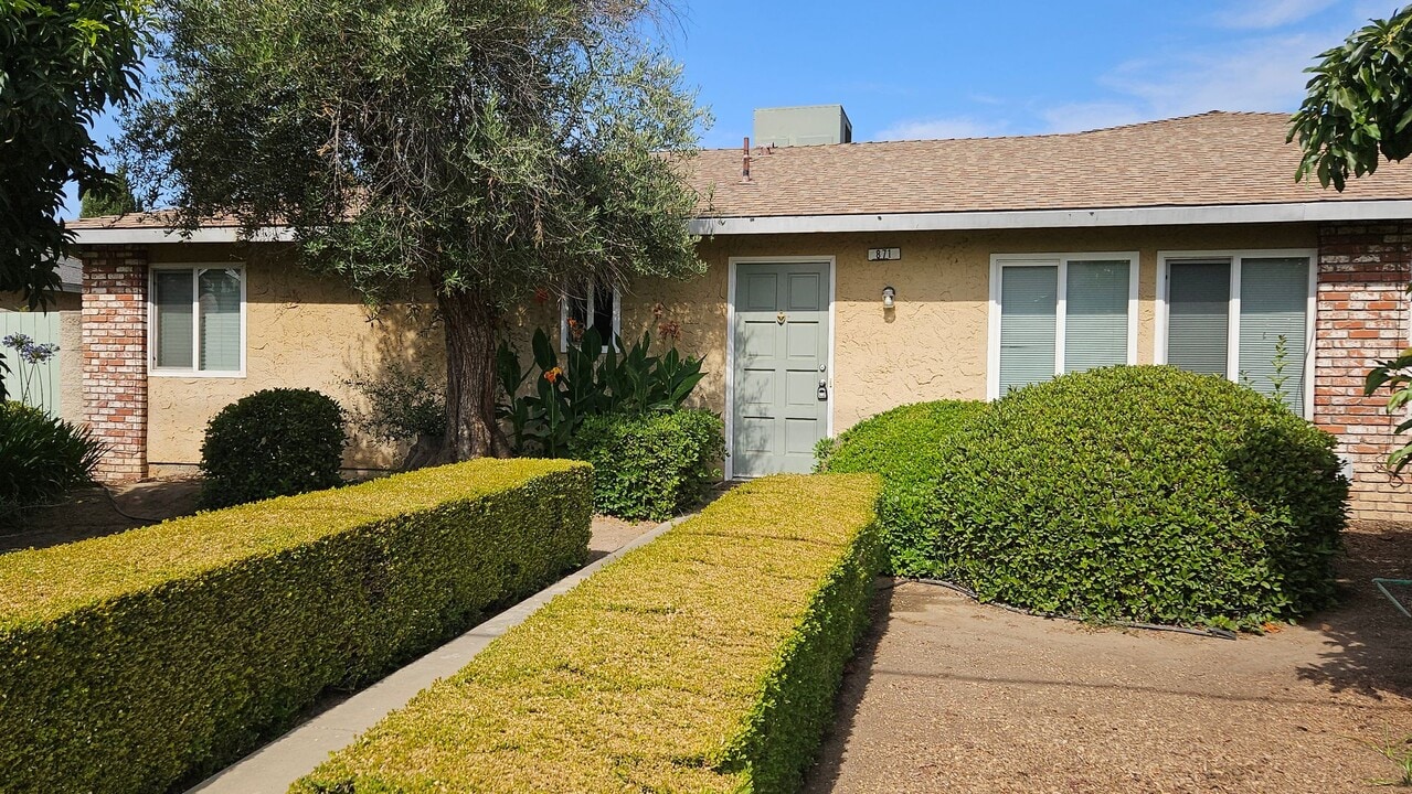 871 10th Ave in Kingsburg, CA - Building Photo