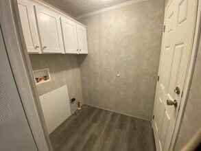 15 Lou Henry Ln in West Branch, IA - Building Photo - Building Photo