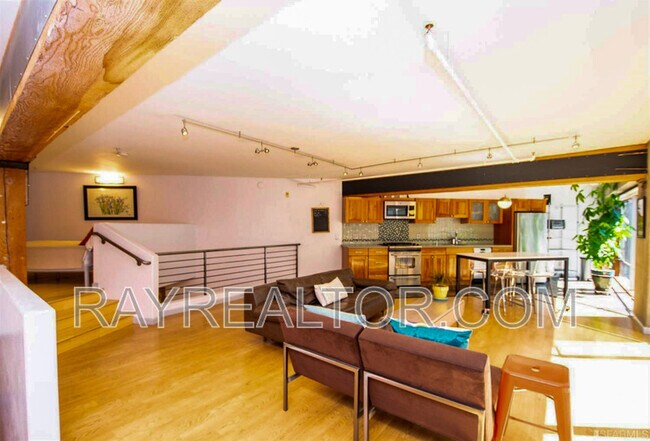 18 Lansing St in San Francisco, CA - Foto de edificio - Building Photo