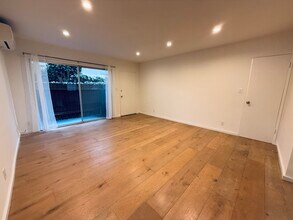 517 Pier Ave, Unit #2 in Santa Monica, CA - Foto de edificio - Building Photo