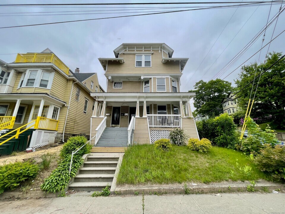 275 Cooke St in Waterbury, CT - Building Photo