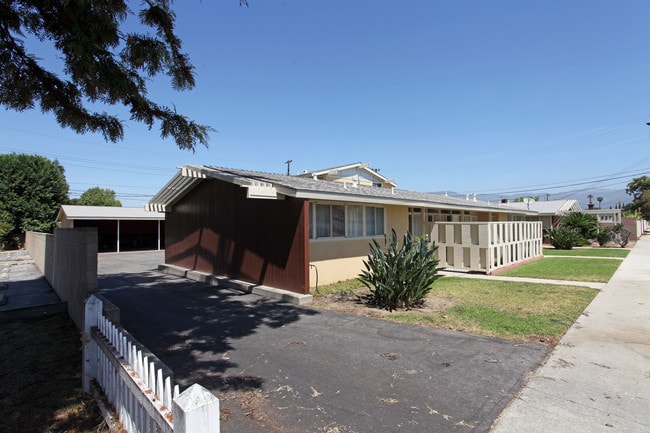 527 N Hollenbeck Ave in Covina, CA - Building Photo - Building Photo