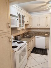 1833 S Ocean Dr, Unit 808 in Hallandale Beach, FL - Building Photo - Building Photo