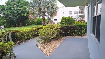 120 Normandy Ln in Delray Beach, FL - Building Photo