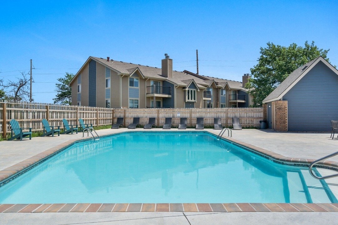 The Landing at Woodlawn Tower in Wichita, KS - Building Photo
