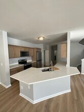 29033 Whitby Dr, Unit 1 in Romulus, MI - Foto de edificio - Building Photo