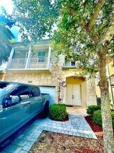 10450 NW 69th Terrace in Doral, FL - Building Photo - Building Photo