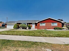 7649 S Oconto Ave in Bridgeview, IL - Building Photo