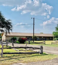 Reypres Villas in Mission, TX - Foto de edificio - Building Photo