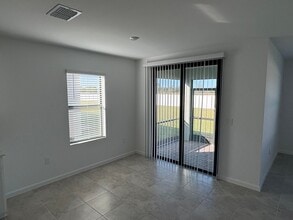 1173 Caloosa Crk Dr in La Belle, FL - Foto de edificio - Building Photo