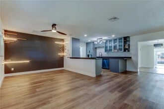 8722 Elmwood Ln in Tampa, FL - Building Photo - Building Photo