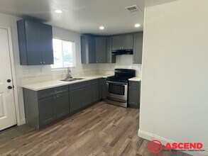 1229 Jeffrey St in Bakersfield, CA - Building Photo - Building Photo