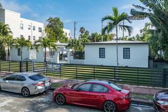 733-737 Michigan Ave in Miami Beach, FL - Building Photo - Building Photo