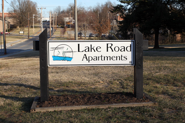 Lake Road Apartments in High Point, NC - Building Photo - Building Photo