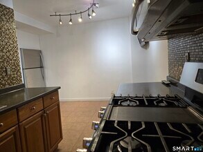 39 Glenbrook Rd in Stamford, CT - Building Photo - Building Photo