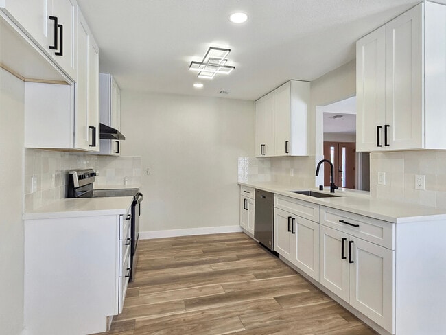 8201 W Hammer Ln in Las Vegas, NV - Foto de edificio - Building Photo